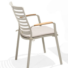 Cargar imagen en el visor de la galería, Pack 4 sillas blanco y madera Portals Carver
